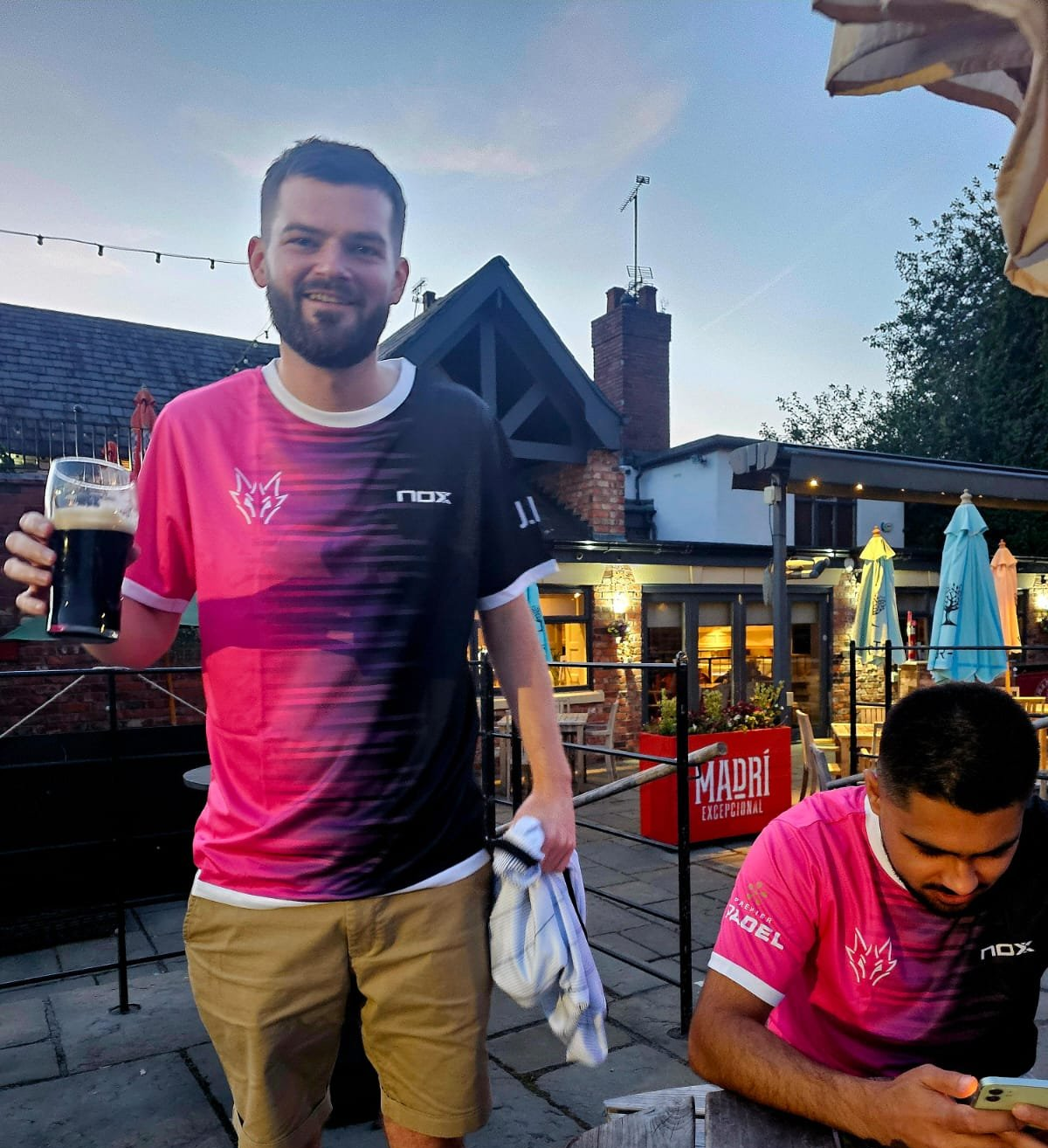 Los Dragos fan in pink kit